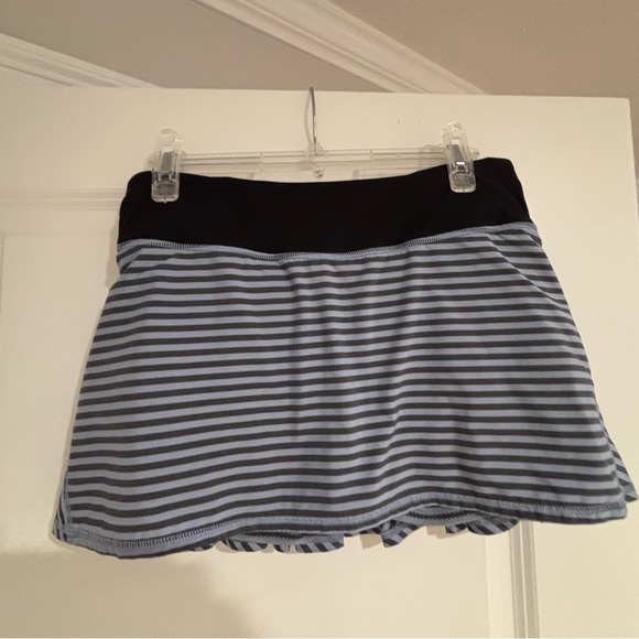 Lulu lemon Skirt - Picture 1 of 2